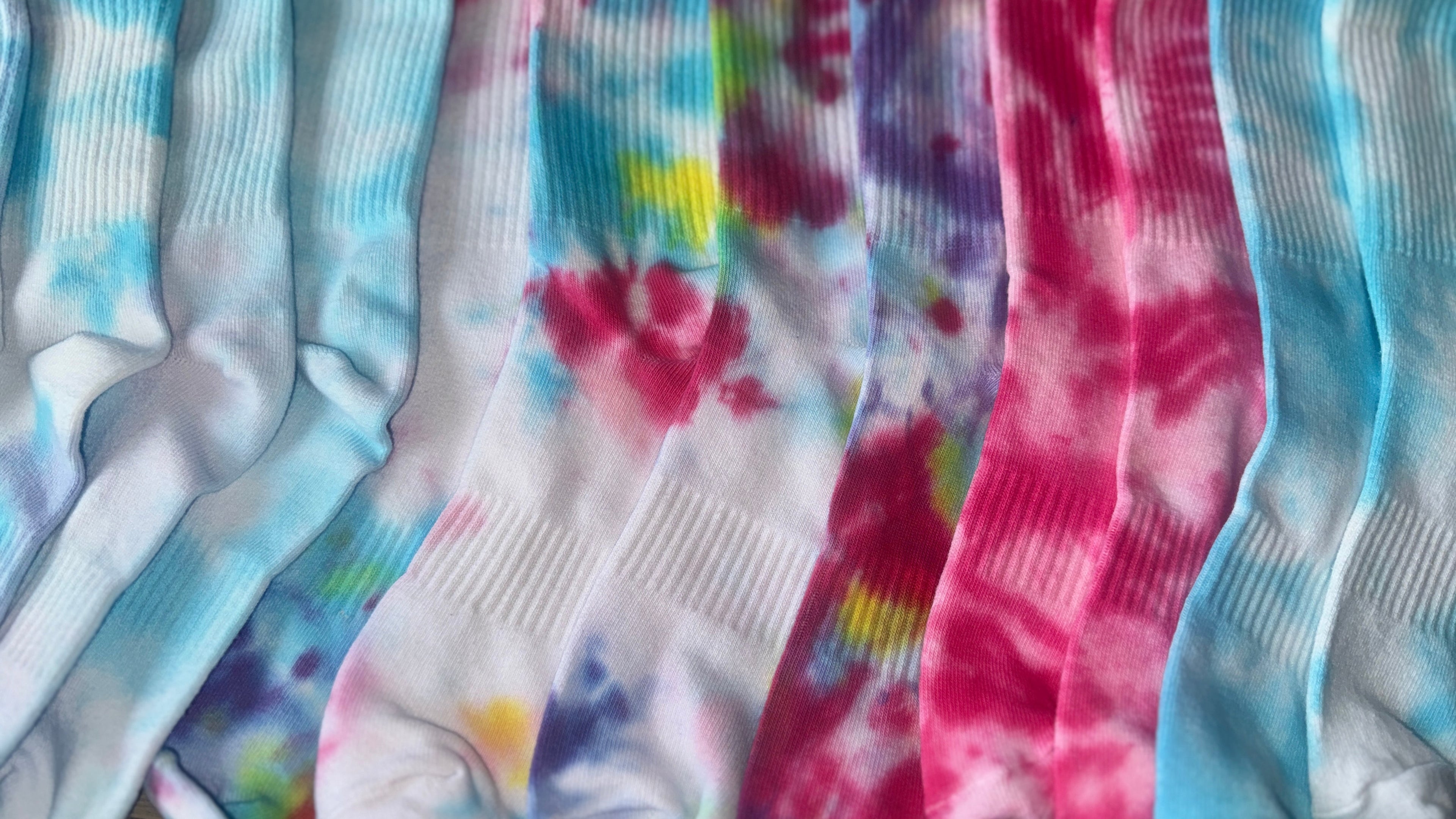 "For Good Luck" Tie-Dye Lightweight Socks Arts & Crafted